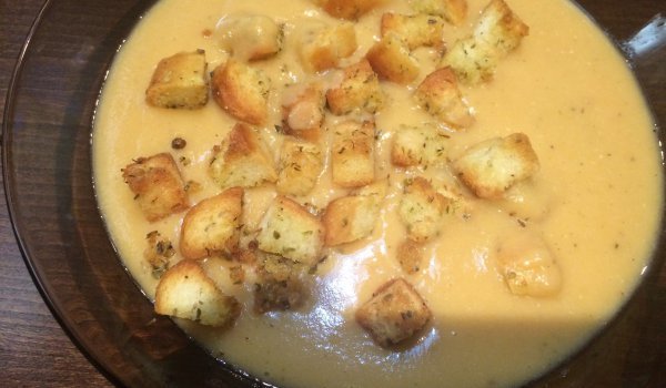 Кремсупа от картофи и червена леща
