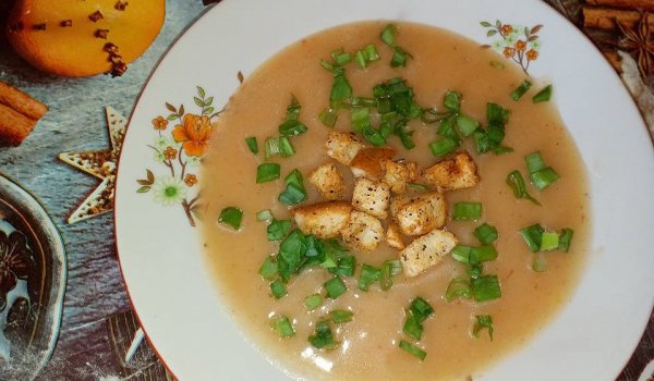 Кремсупа от картофи и чушка с крутони