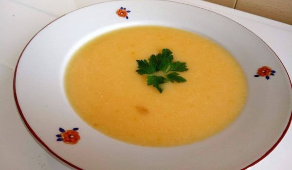 Кремсупа от картофи, моркови и целина