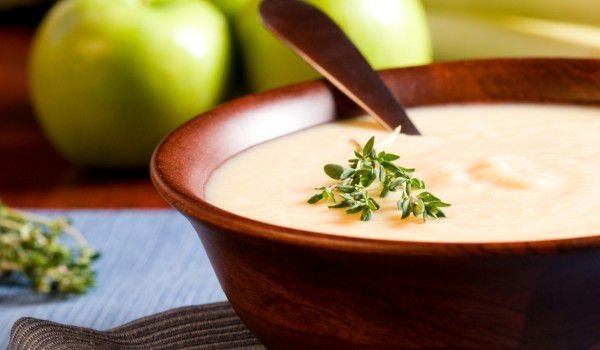 Кремсупа с ябълка и пащърнак