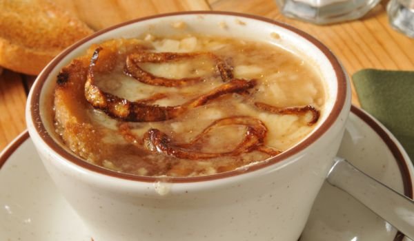 Кремсупа със зеле и кашкавалени калпачета