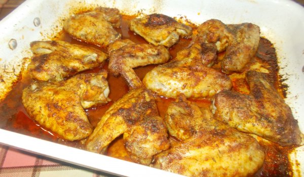 Крилца на фурна със сок от касис