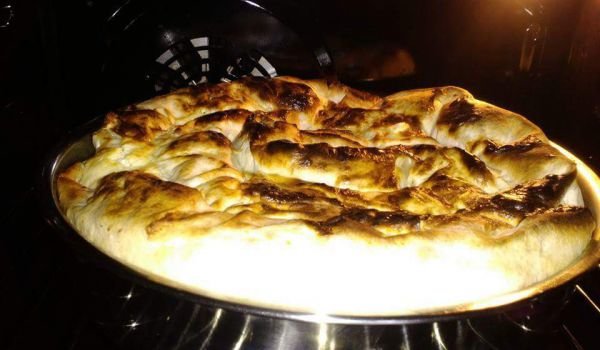 Кръгла баница с картофи и лук