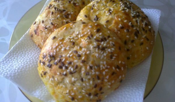 Кръгли закуски с кашкавал и сирене