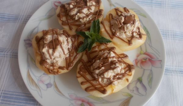Круши, пълнени с овесени ядки и шоколад