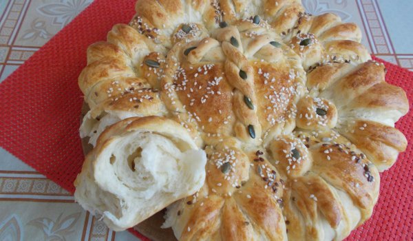 Кръстова пита със семена