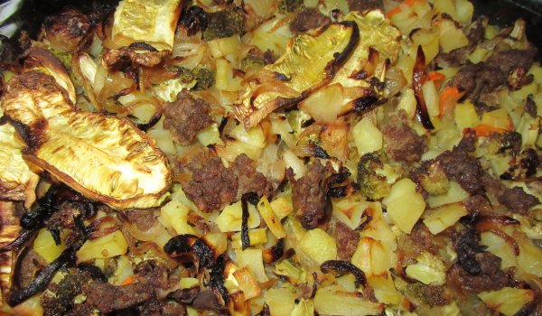 Куп зеленчуци на фурна с кайма