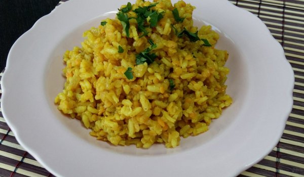 Къри ориз с червена леща