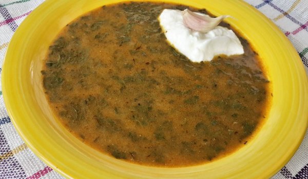 Лапад яхния с кисело мляко