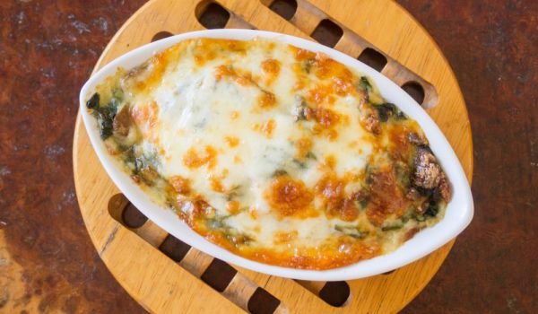 Лазаня с бешамелов сос и броколи