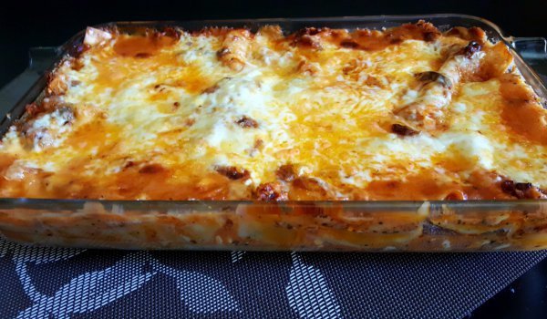 Лазаня с бешамелов сос
