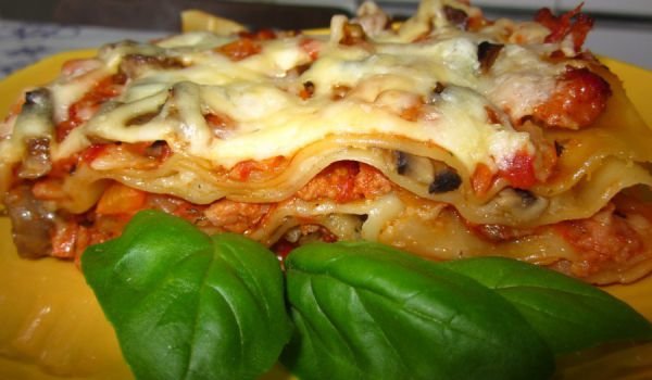 Лазаня с два вида сос