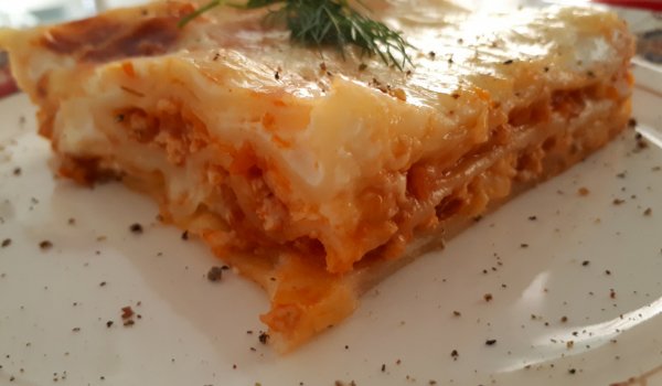 Лазаня с пилешки гърди и моцарела