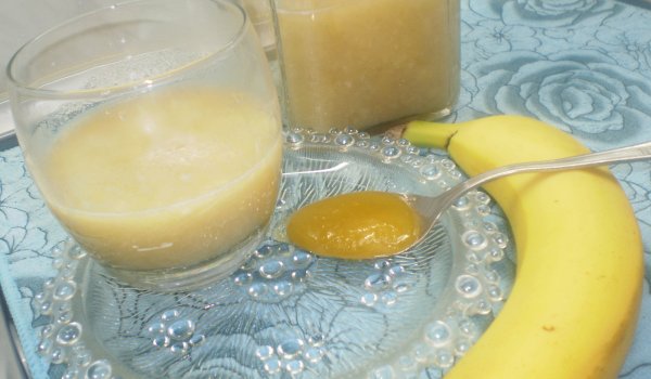 Лечебна напитка с банани и мед при бронхит и кашлица