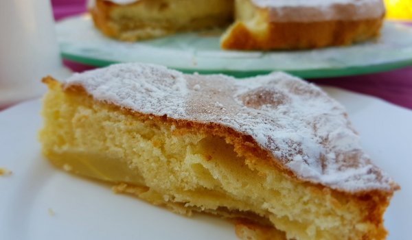 Лек пай с ябълки и круши
