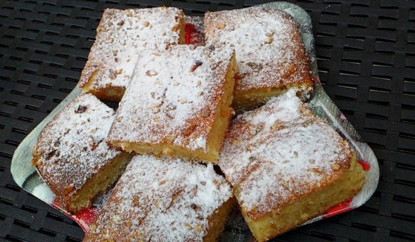 Лесен кекс с две яйца и сладко