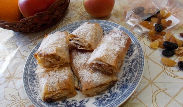 Лесна Баница с Ябълки и Стафиди
