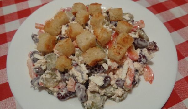 Лесна и вкусна салата с боб