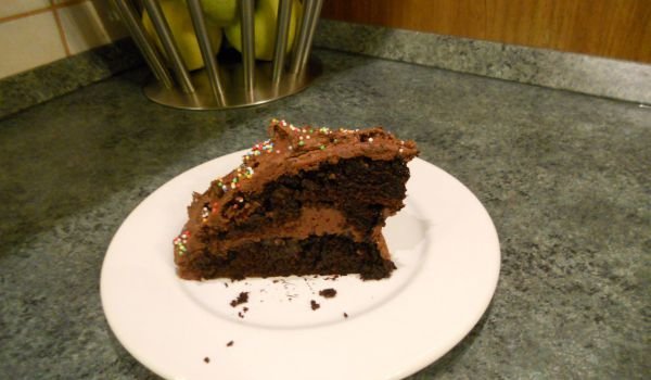 Лесна шоколадова тортичка (Simple Chocolate Cake)
