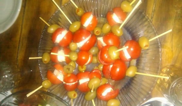 Лесни хапки с чери домати
