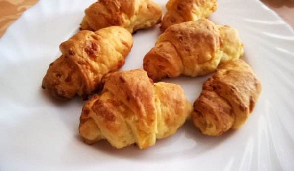 Лесни кашкавалени кифлички