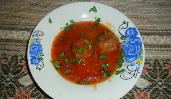 Лесни кюфтенца с доматен сос в плик