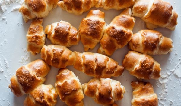 Лесни козуначени кифлички с локум