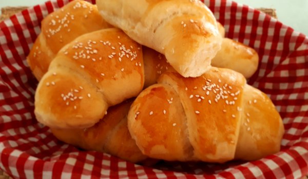 Лесни козуначени кифлички със сирене