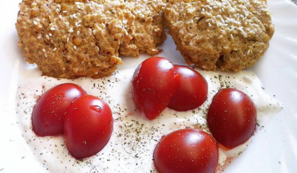 Лесни нахутени кюфтенца със сусам