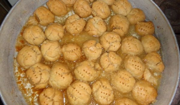 Лесни сиропирани топчета баклава