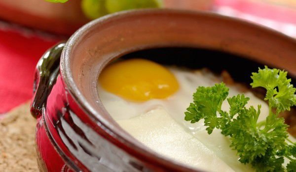 Лесно гювече с луканка и картофки