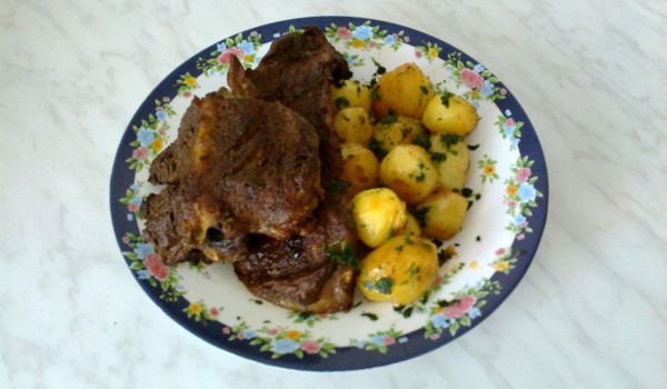 Лесно печено ярешко с картофи