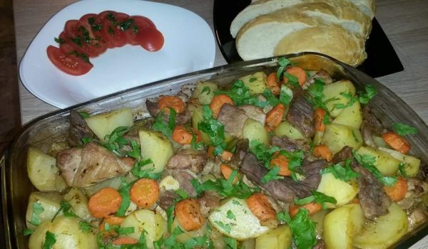 Лесно свинско с картофки