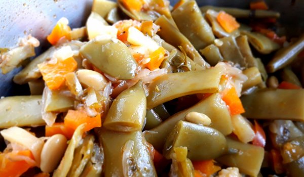 Лятна яхния със зелен фасул