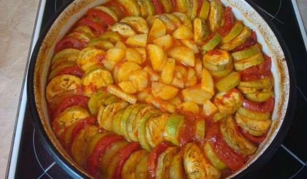 Лятна манджа със зеленчуци на фурна