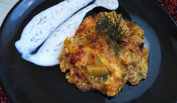 Лятна мусака с тиквички и кайма и сос от копър