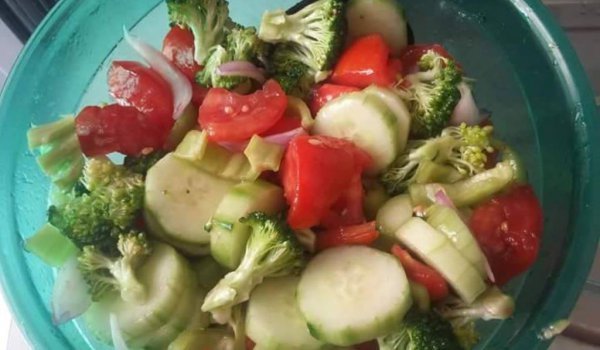 Лятна салата с броколи
