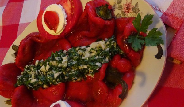 Лятна салата с магданозено песто