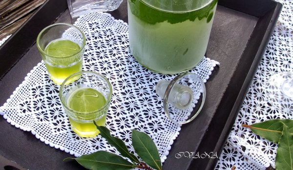 Ликьор от дафинови листа
