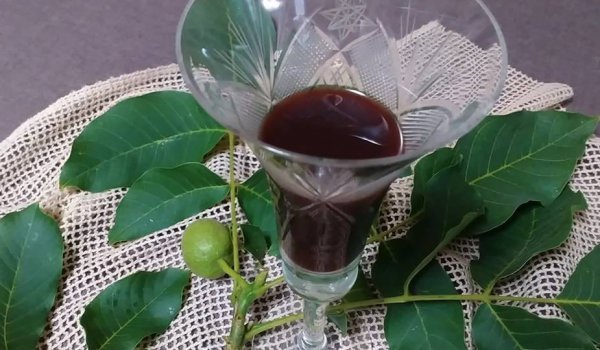 Ликьор от зелени орехи