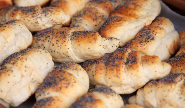 Лимецови кифлички с маслини и мак