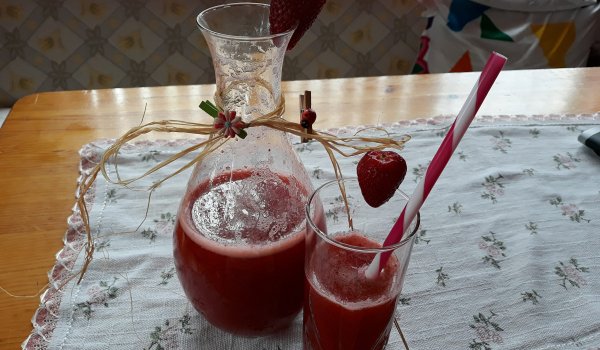 Лимонада с ягоди