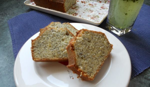 Лимонов сладък хляб с маково семе
