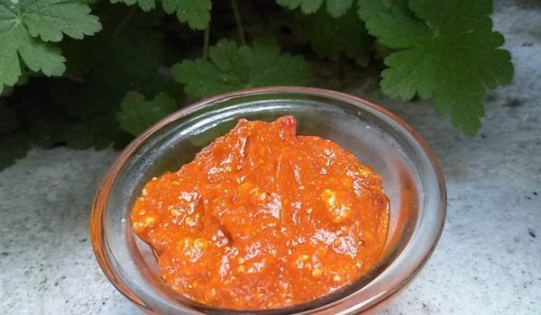 Лютеница от чушки със сирене