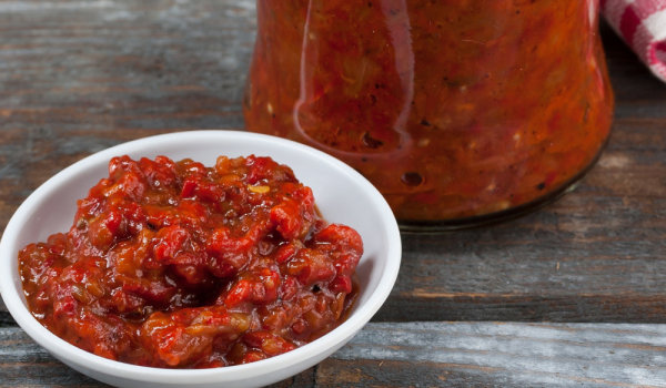 Лютеница с печени чушки и патладжани