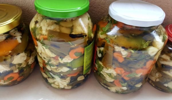 Люти чушки с карфиол и моркови