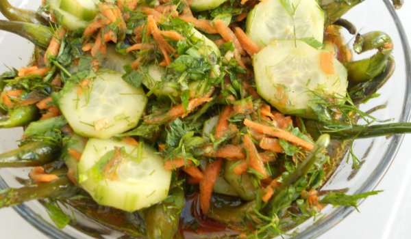 Люти чушлета с моркови и краставица