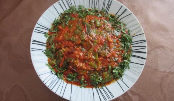Люти селски чушки с доматен сос