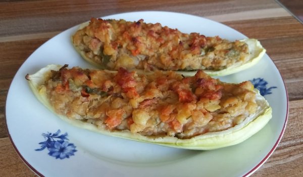 Лодки от тиквички с червена леща