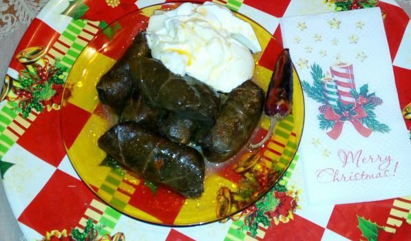 Лозови сарми с бекон и булгур